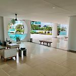Edificio con piscina frente al mar con Excelente ubicación piso 4