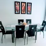 Edificio con piscina frente al mar con Excelente ubicación piso 4