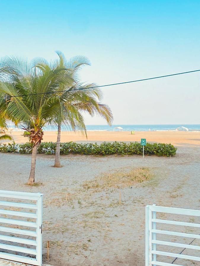 Edificio Con Piscina Frente Al Mar Con Excelente Ubicación Piso 4 Apartamento