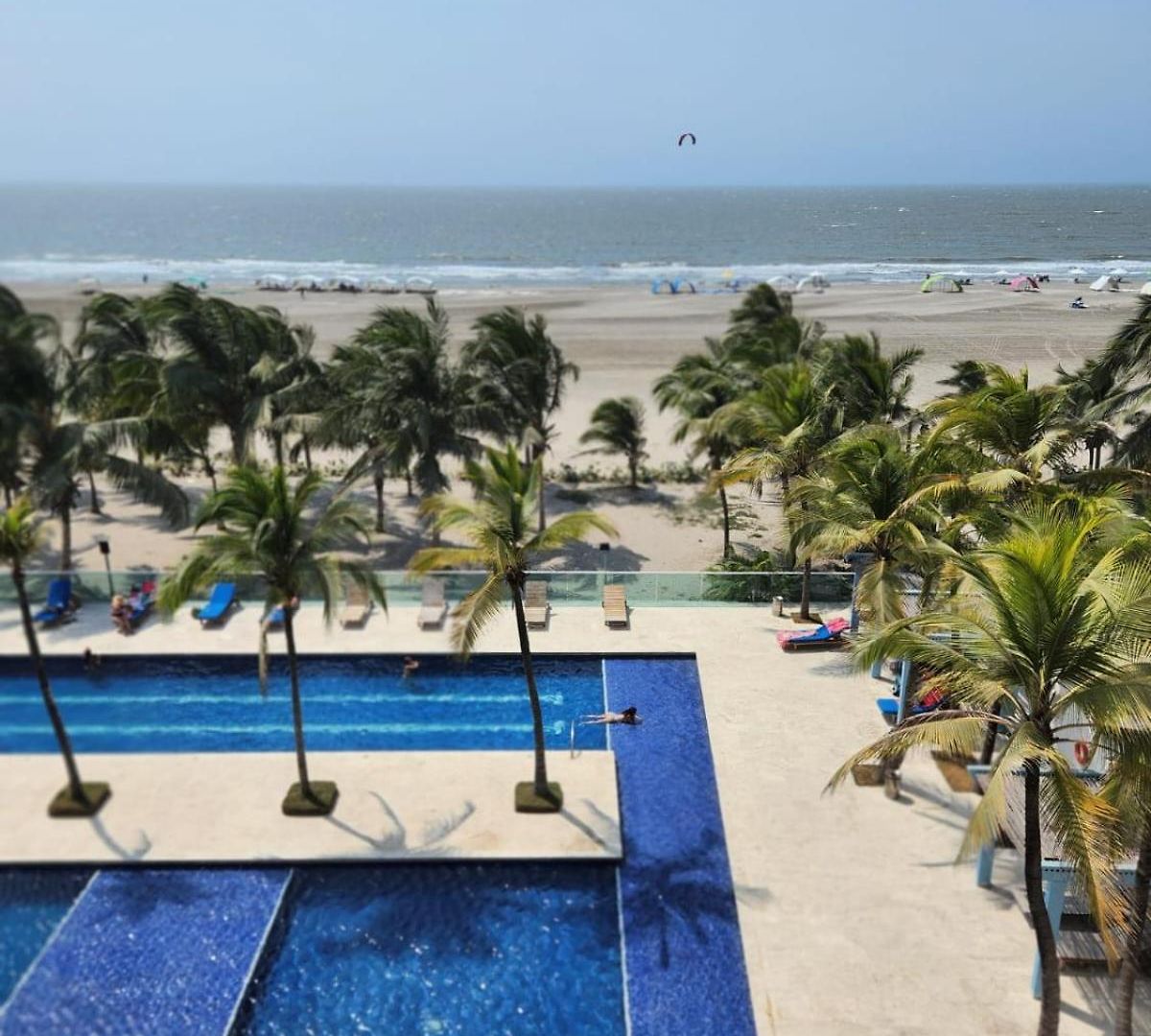 Edificio Con Piscina Frente Al Mar Con Excelente Ubicación Piso 4