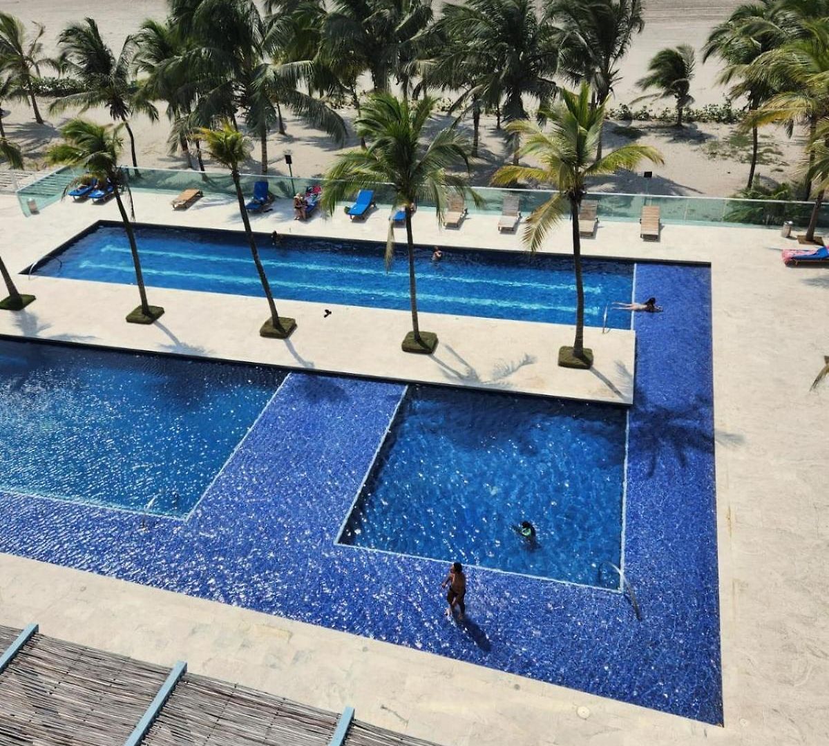 Edificio Con Piscina Frente Al Mar Con Excelente Ubicación Piso 4