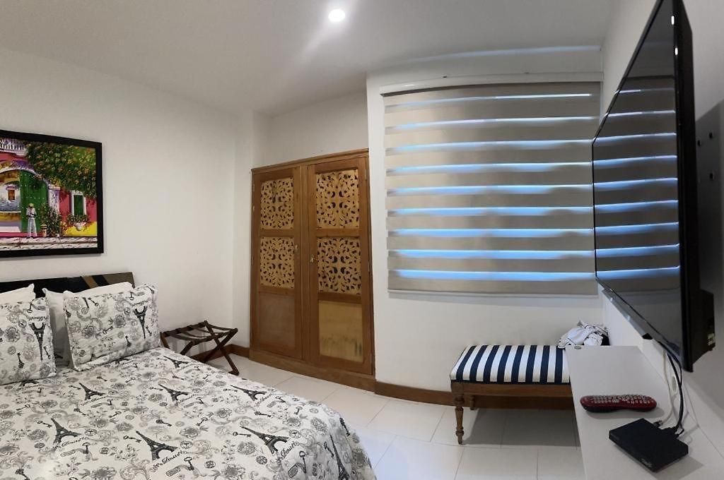 Edificio Con Piscina Frente Al Mar Con Excelente Ubicación Piso 4 Apartamento *