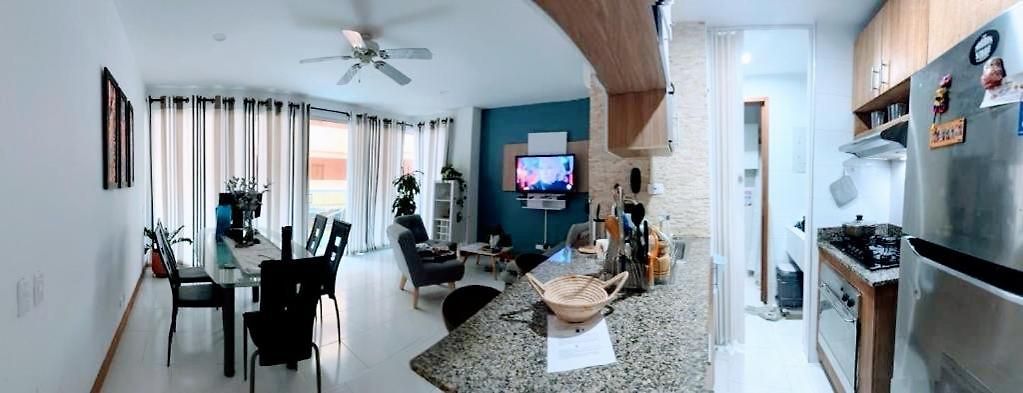 Edificio Con Piscina Frente Al Mar Con Excelente Ubicación Piso 4 Apartamento