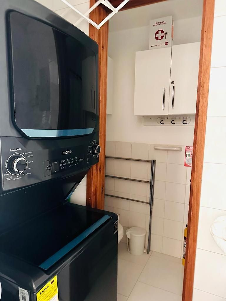 Edificio Con Piscina Frente Al Mar Con Excelente Ubicación Piso 4 Apartamento *