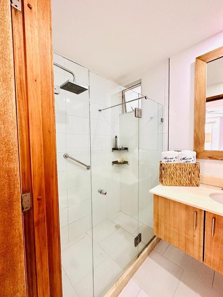 Apartamento Edificio Con Piscina Frente Al Mar Con Excelente Ubicación Piso 4