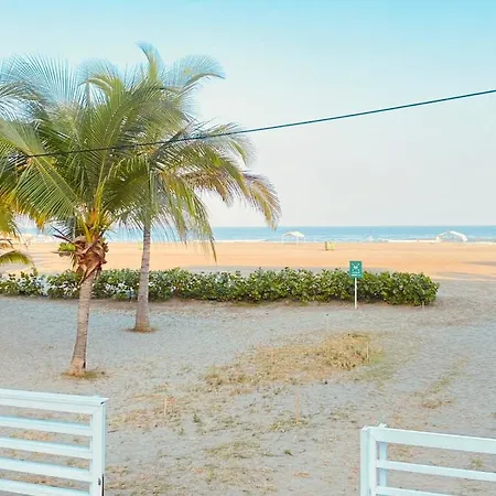 Edificio Con Piscina Frente Al Mar Con Excelente Ubicación Piso 4 Apartamento