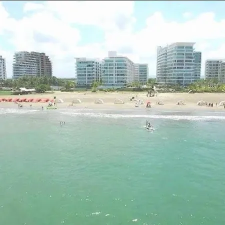 Edificio Con Piscina Frente Al Mar Con Excelente Ubicación Piso 4 Apartamento
