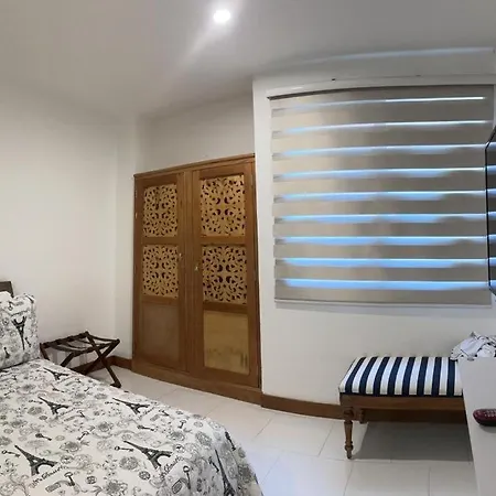 Edificio Con Piscina Frente Al Mar Con Excelente Ubicación Piso 4 Apartamento *