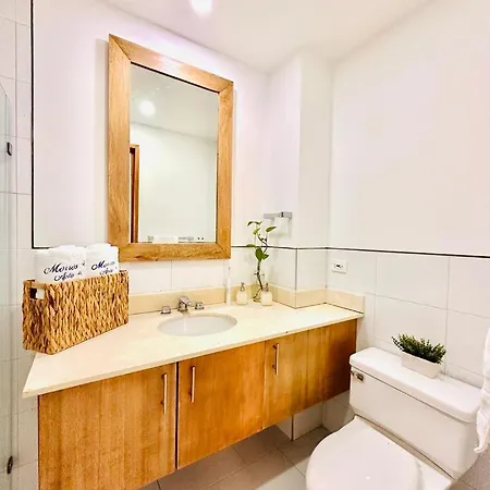 Edificio Con Piscina Frente Al Mar Con Excelente Ubicación Piso 4