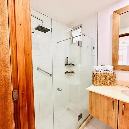 Apartamento Edificio Con Piscina Frente Al Mar Con Excelente Ubicación Piso 4