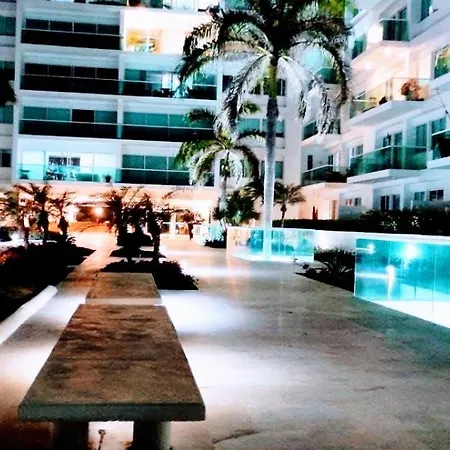 Edificio Con Piscina Frente Al Mar Con Excelente Ubicación Piso 4