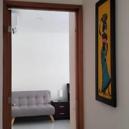 Edificio Con Piscina Frente Al Mar Con Excelente Ubicación Piso 4 Apartamento *