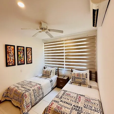 Edificio Con Piscina Frente Al Mar Con Excelente Ubicación Piso 4 Apartamento *