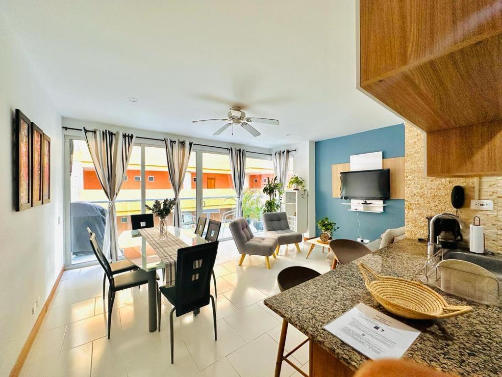 Edificio Con Piscina Frente Al Mar Con Excelente Ubicacion Piso 4 Apartment *