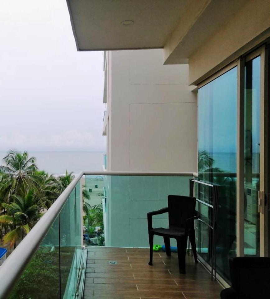 Edificio Con Piscina Frente Al Mar Con Excelente Ubicación Piso 4 Apartamento